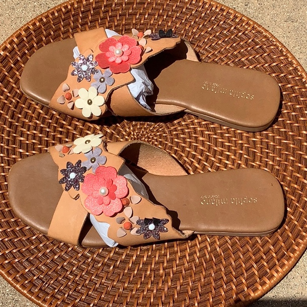 Sophia Milano leather flower sandals - Picture 2 of 7